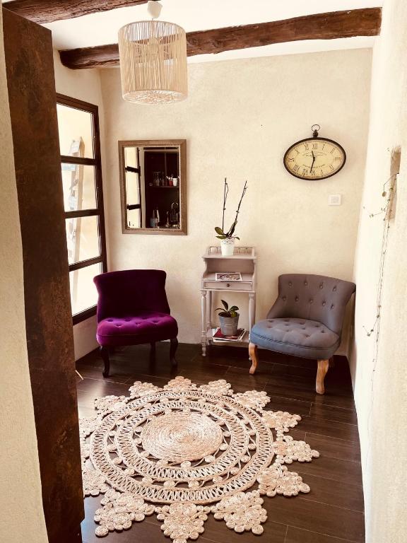 Posezení v ubytování B&B Temps Suspendu Provence