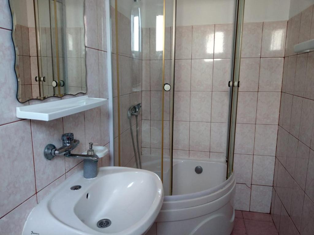 Koupelna v ubytování Casa Tin Ultracentral Costinesti