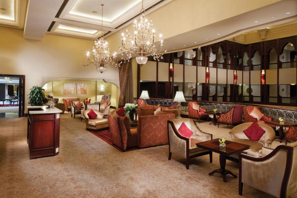 Posezení v ubytování Shangri-La Qaryat Al Beri, Abu Dhabi