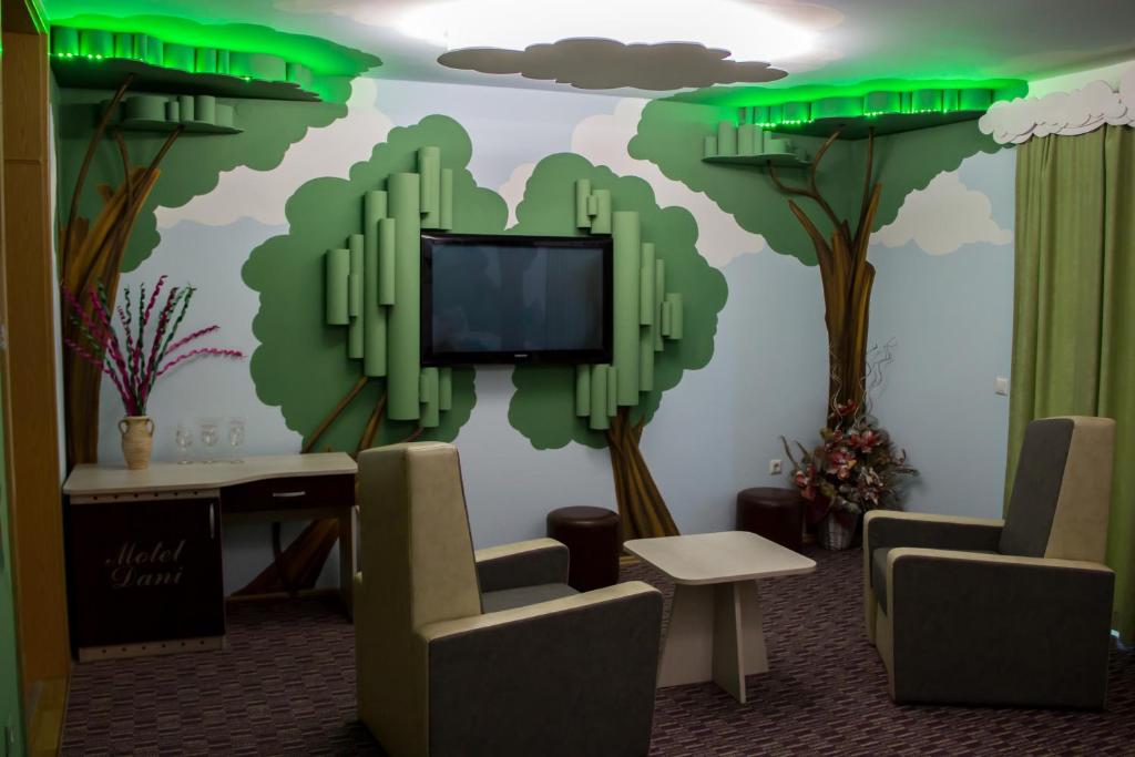 TV a/nebo společenská místnost v ubytování Motel Dani