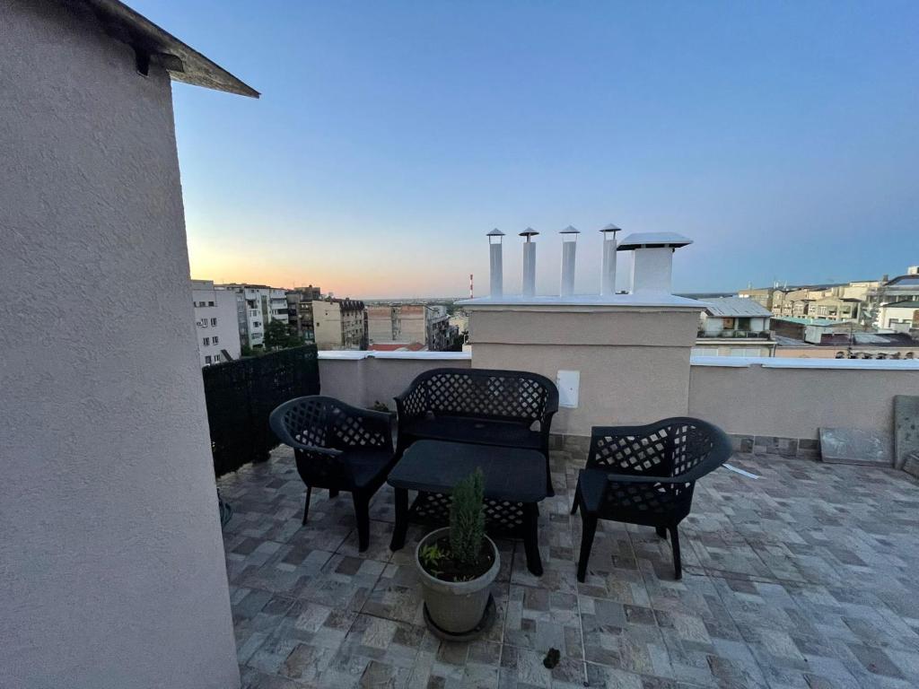 Balkón nebo terasa v ubytování New Sky Terrace
