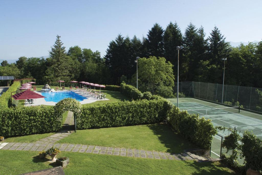 Bazén v ubytování Park Hotel La Pineta nebo v jeho okolí