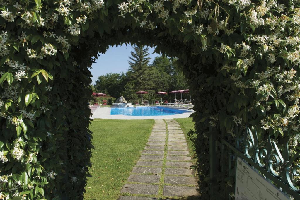Bazén v ubytování Park Hotel La Pineta nebo v jeho okolí