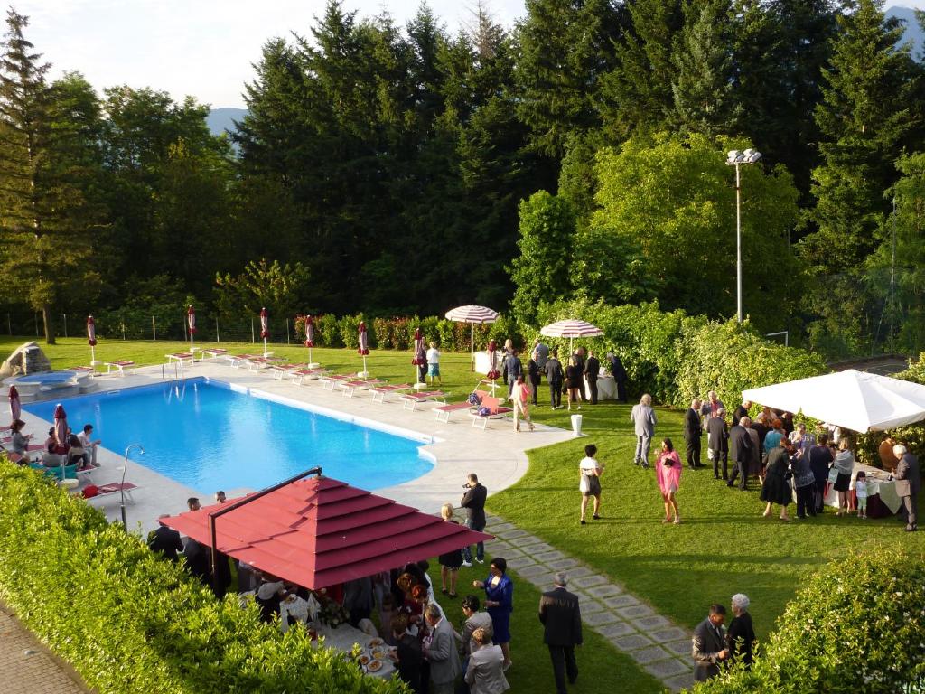 Bazén v ubytování Park Hotel La Pineta nebo v jeho okolí