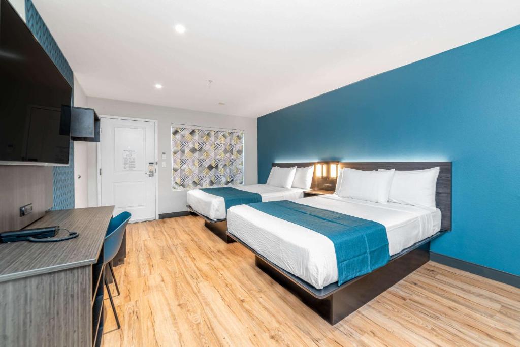 Studio 6 Suites Stockton, CA Waterfront - Salle Quadruple - Non-fumeur