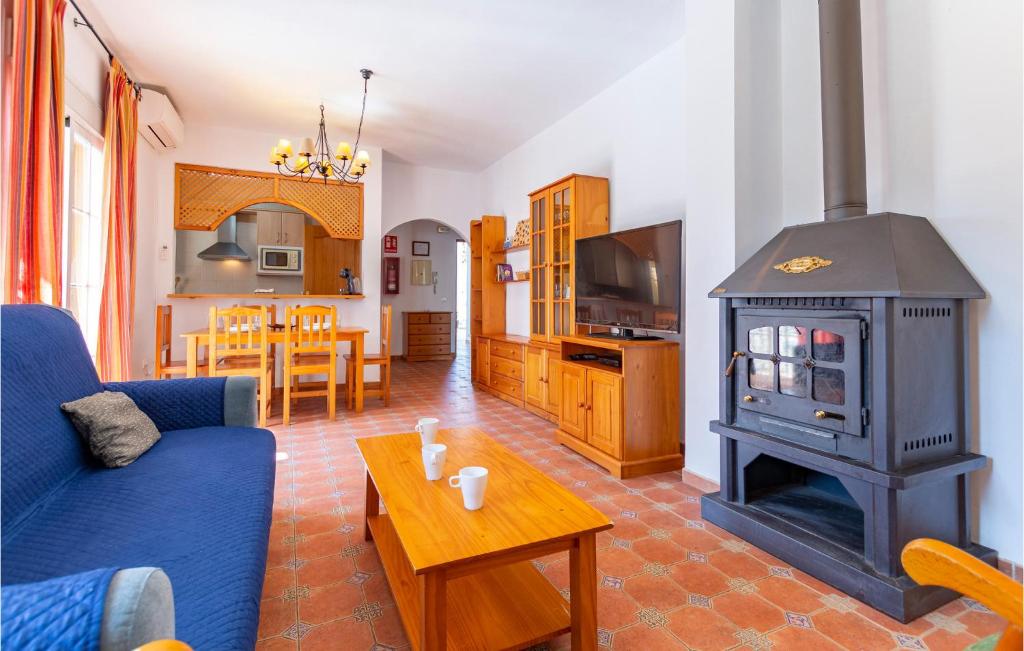 Televízia a/alebo spoločenská miestnosť v ubytovaní Stunning Apartment In Alcaucín