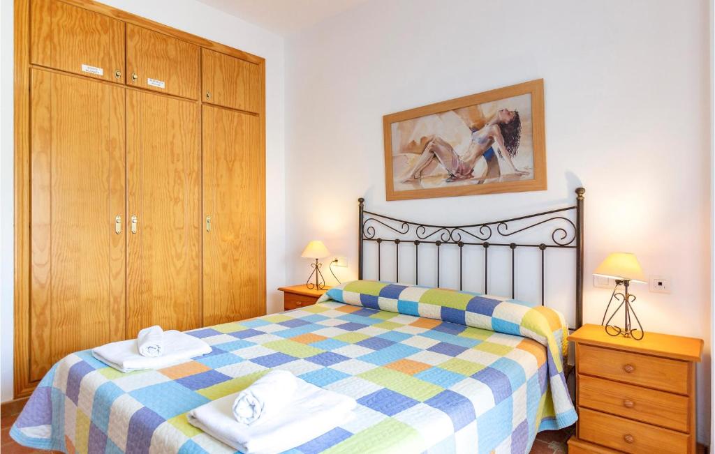 Łóżko lub łóżka w pokoju w obiekcie Cozy Apartment In Alcaucín With Wifi
