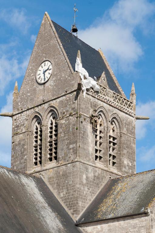 Fotografie z fotogalerie ubytování Logis Hôtel Restaurant Le Sainte Mere v destinaci Sainte-Mère-Église