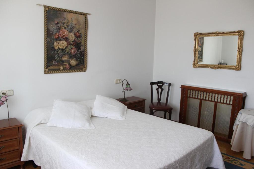 A bed or beds in a room at A Traíña