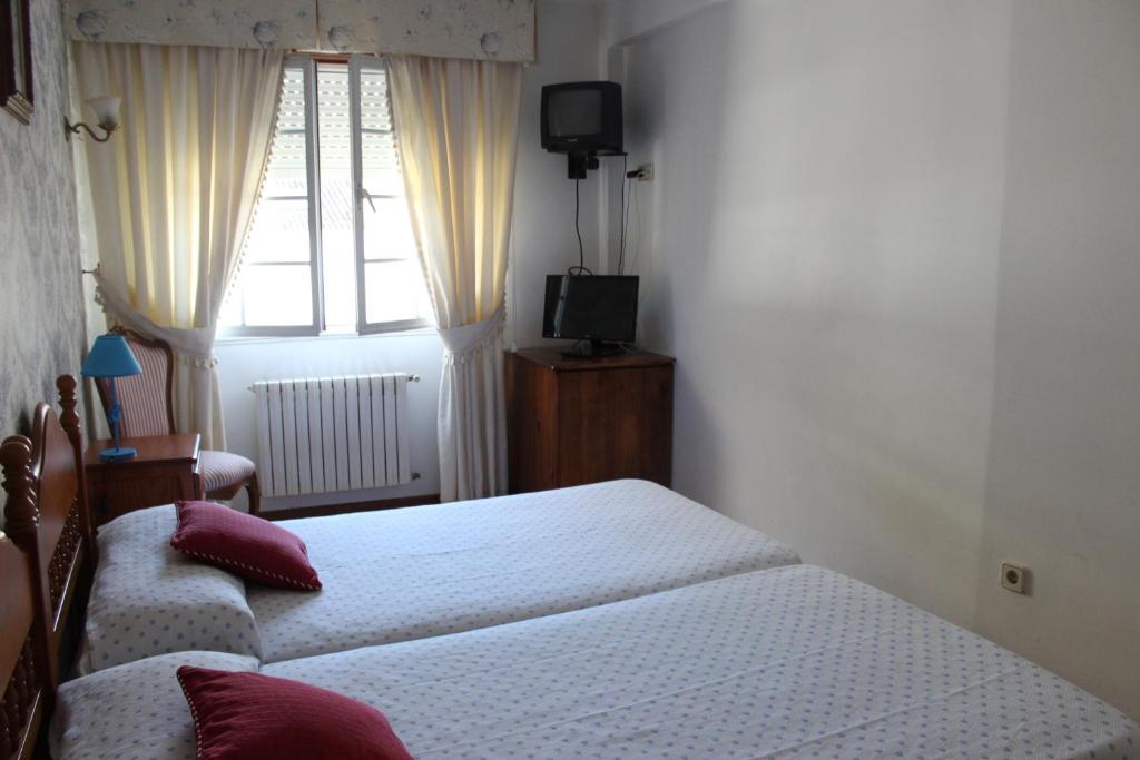 A bed or beds in a room at A Traíña
