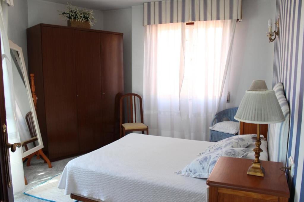 A bed or beds in a room at A Traíña
