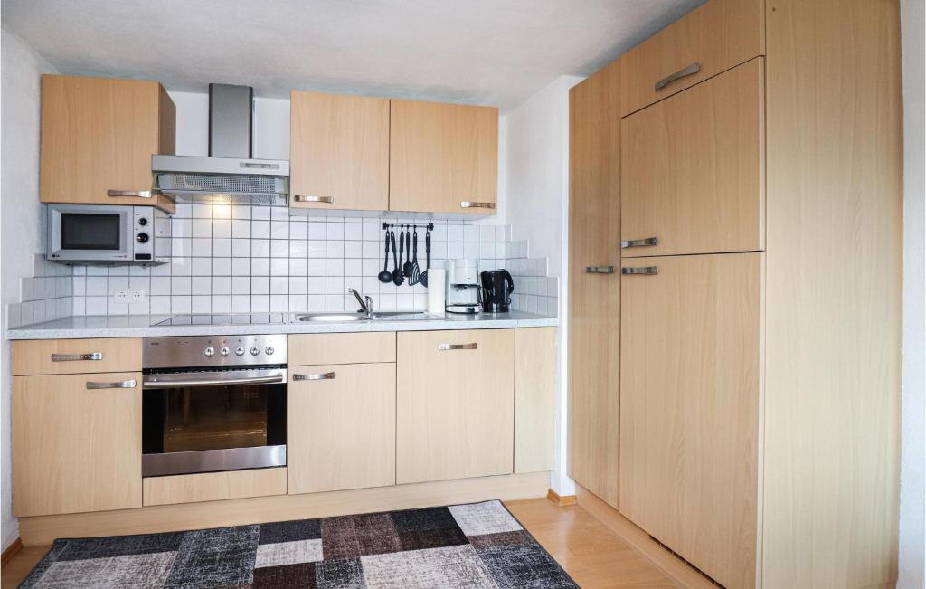 Kuchyňa alebo kuchynka v ubytovaní Moderne Ferienwohnung Uderns