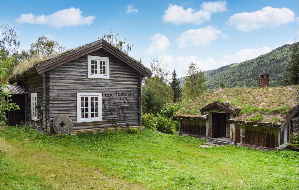 an old wooden house with a grass roof at 1 Bedroom Cozy Home In Vinstra in Vinstra