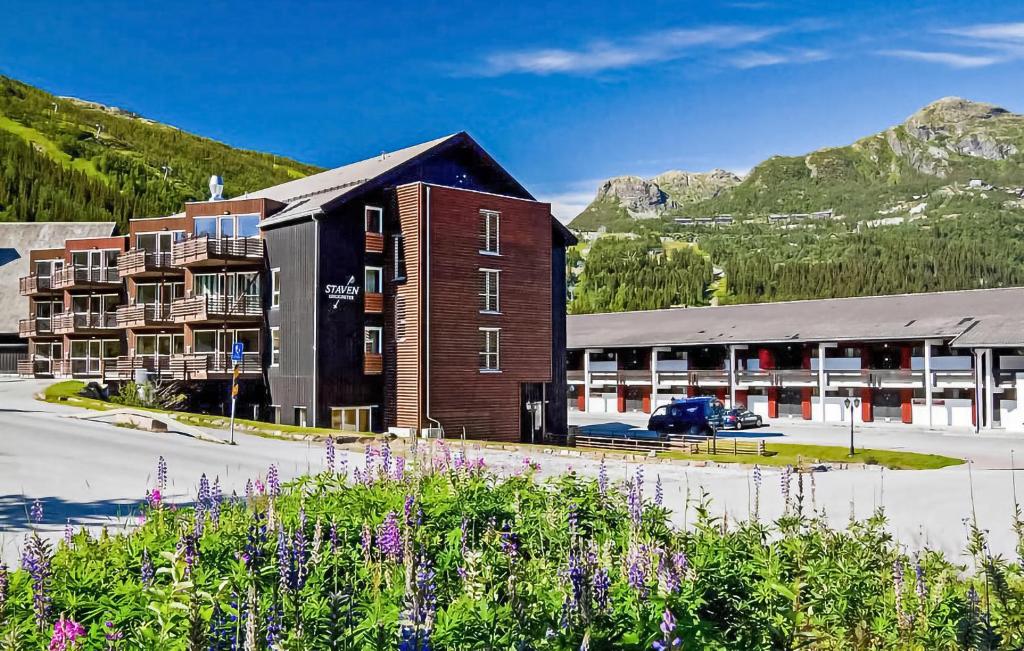 a building with a parking lot in front of a mountain at 2 Bedroom Stunning Apartment In Hemsedal in Hemsedal