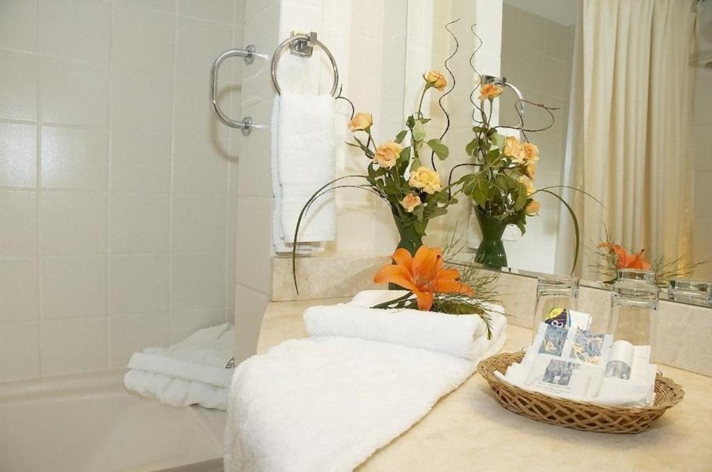 Koupelna v ubytování Roosevelt Hotel & Suites