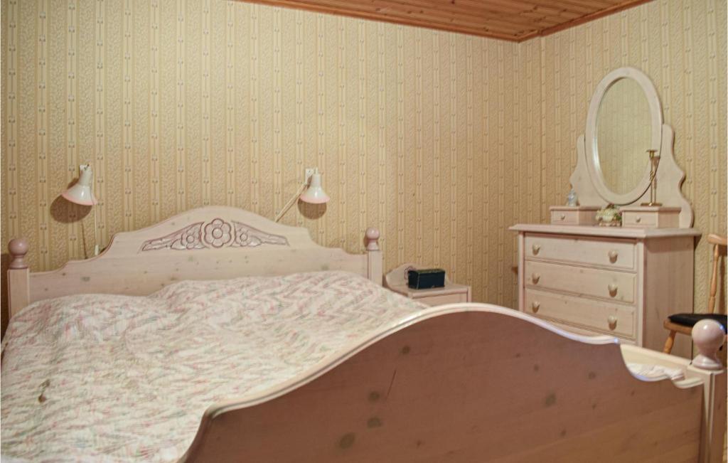 Postel nebo postele na pokoji v ubytování 4 Bedroom Gorgeous Home In Borgholm
