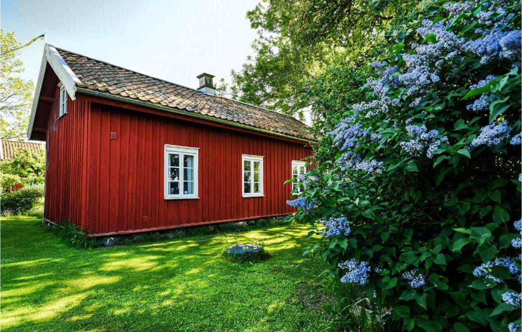 Zahrada ubytování Amazing Home In Lidköping With Kitchen