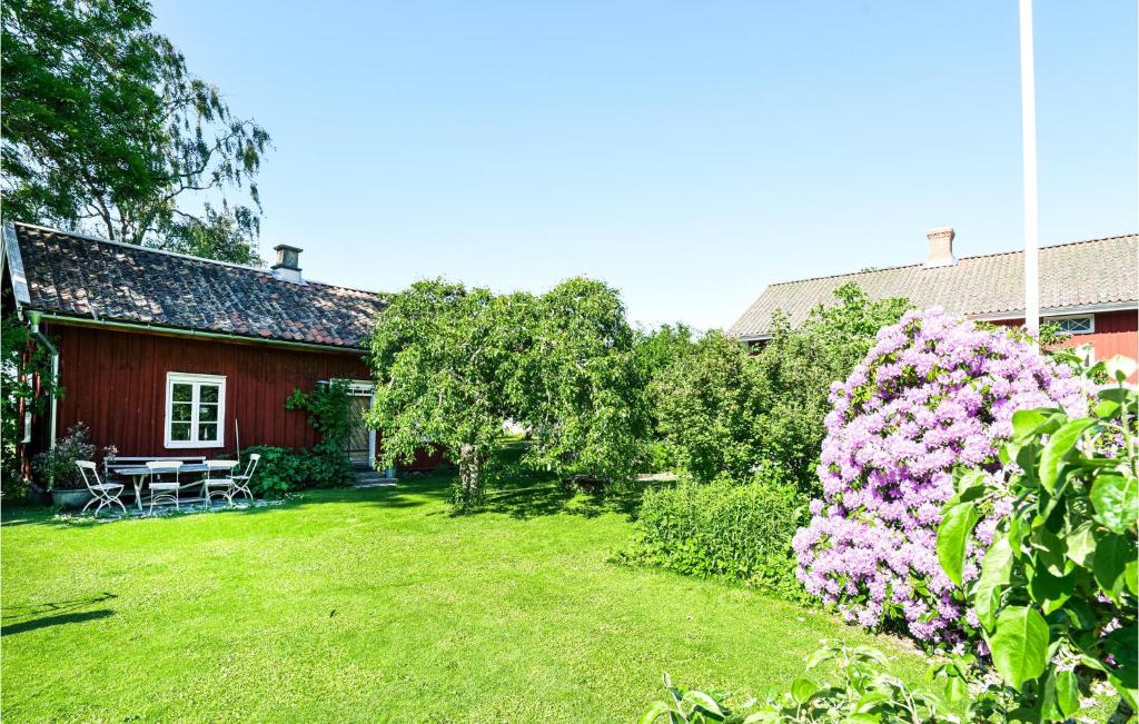 Zahrada ubytování Amazing Home In Lidköping With Kitchen