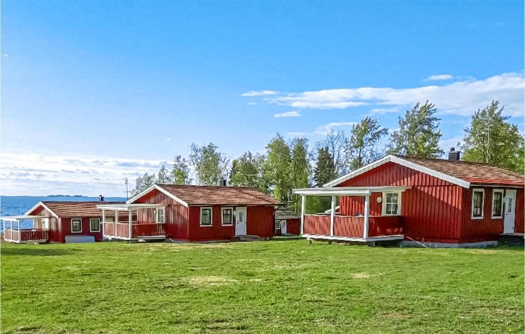 Stunning home in Sjötorp with WiFi and 3 Bedrooms