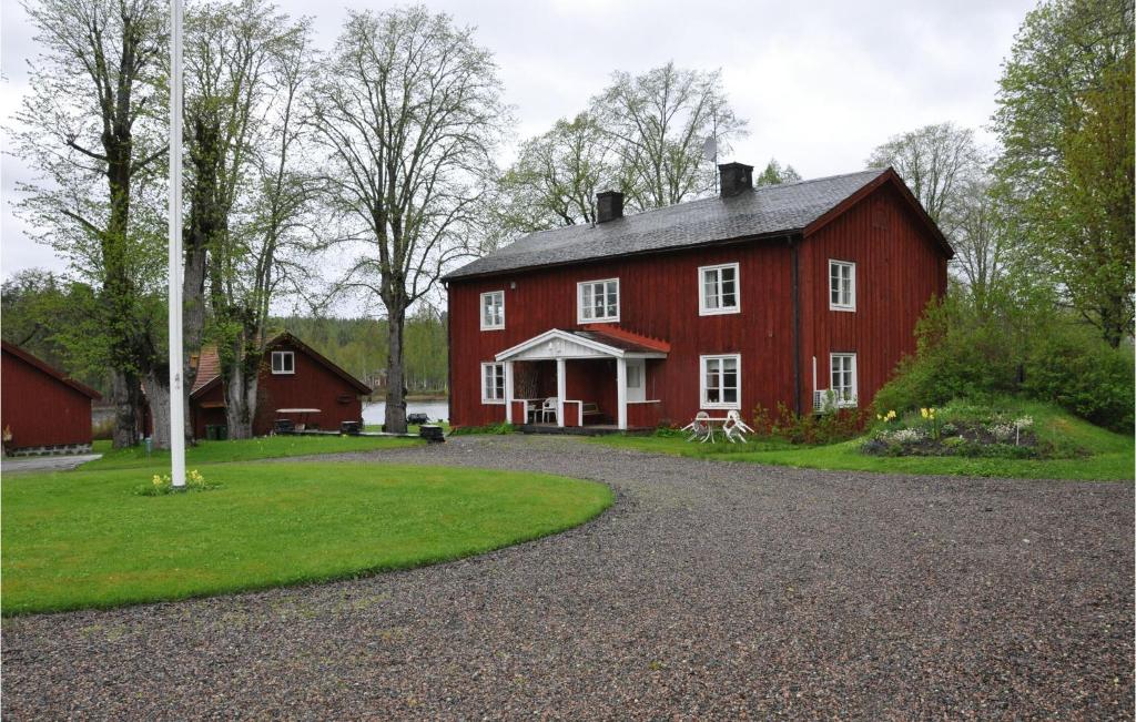 a red barn with a gravel driveway in front of it at 1 Bedroom Awesome Apartment In Saxn in Hällefors