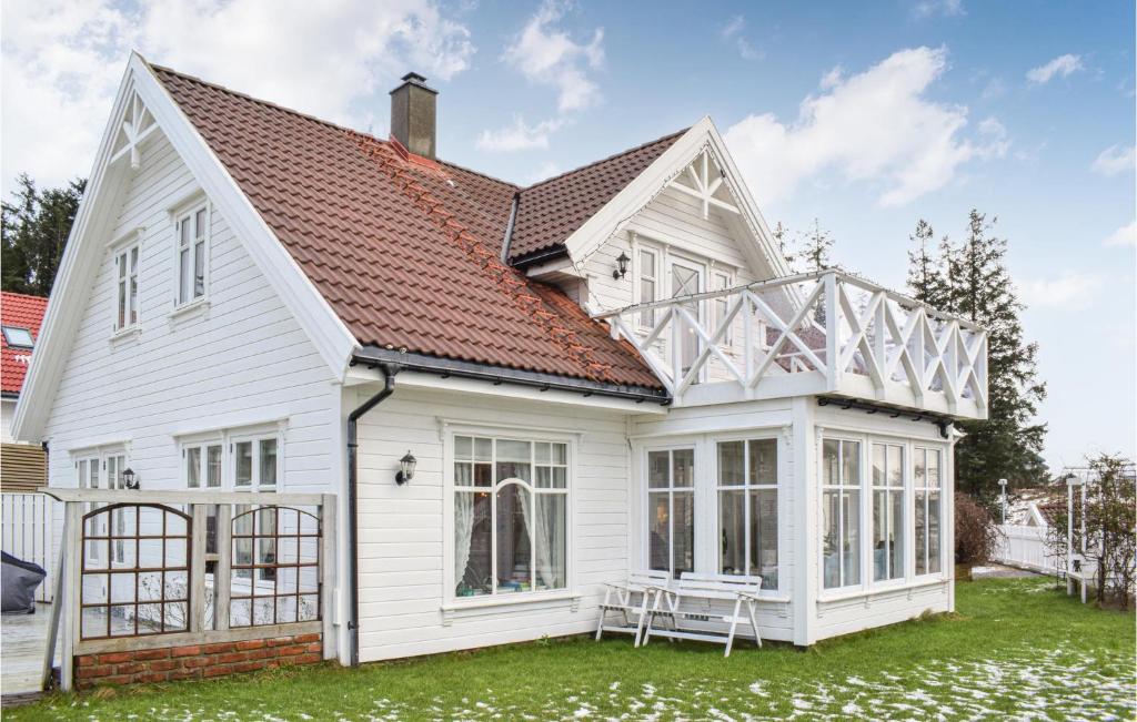 Φωτογραφία από το άλμπουμ του Gorgeous Home In Fjell With Wifi σε Kolltveit