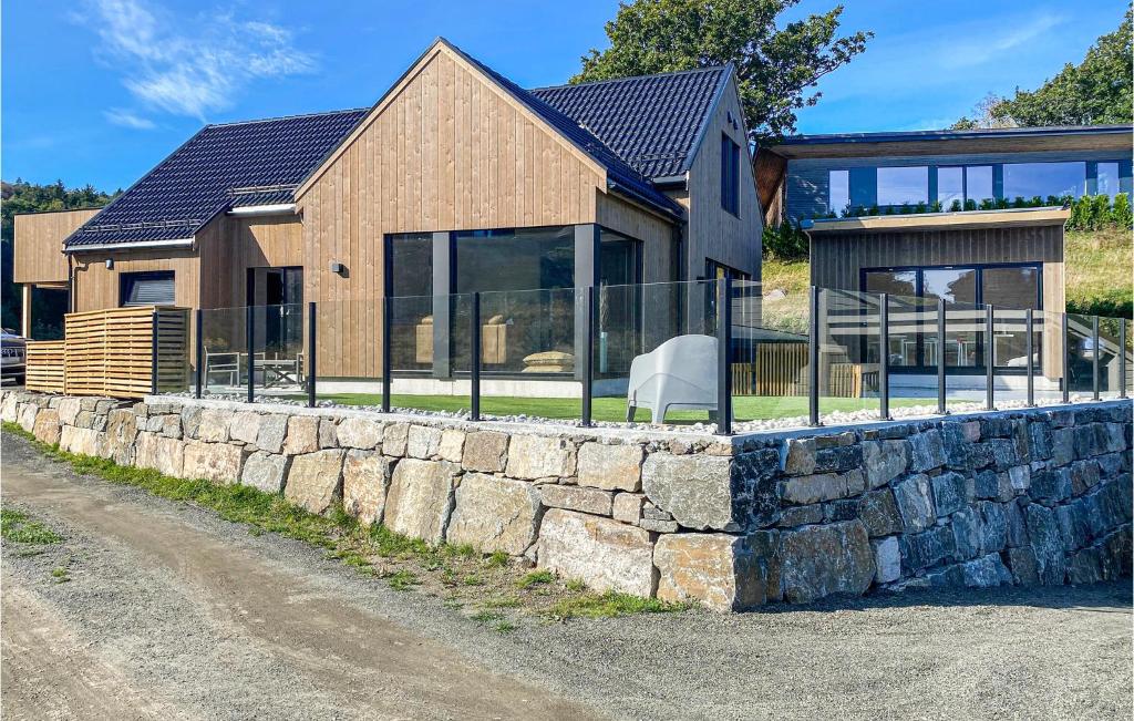 Beautiful home in Farsund with 5 Bedrooms