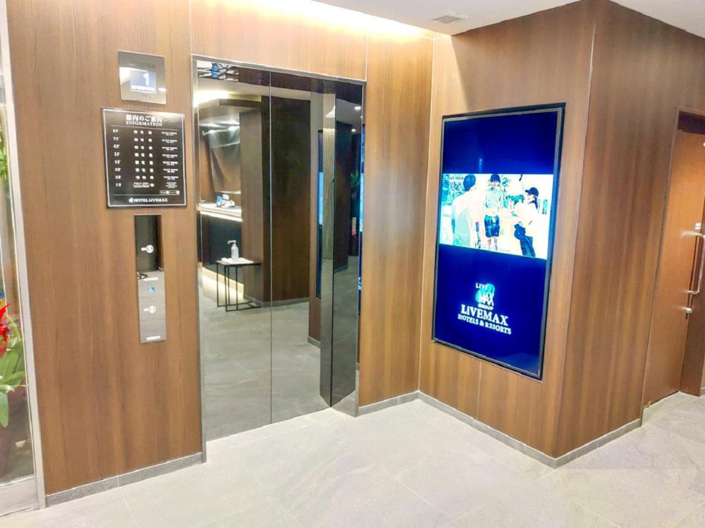 TV a/nebo společenská místnost v ubytování HOTEL LiVEMAX Tachikawa Ekimae