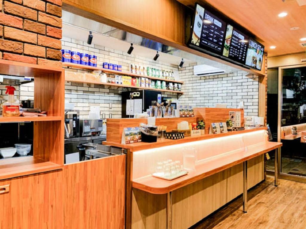 Příslušenství pro přípravu čaje a kávy v ubytování HOTEL LiVEMAX Tachikawa Ekimae