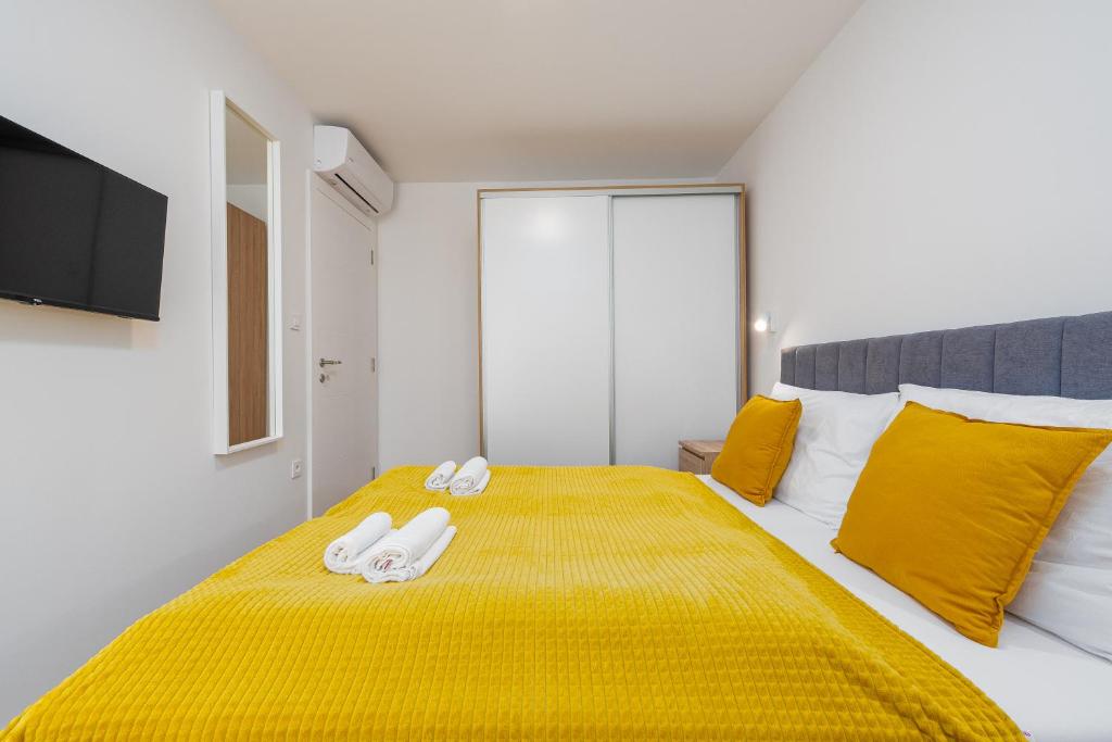 Posteľ alebo postele v izbe v ubytovaní Apartmani Diva