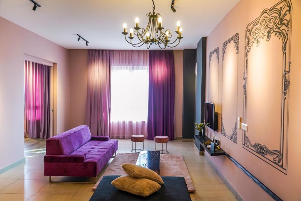 Ruang duduk di Octagon Ipoh by Plush