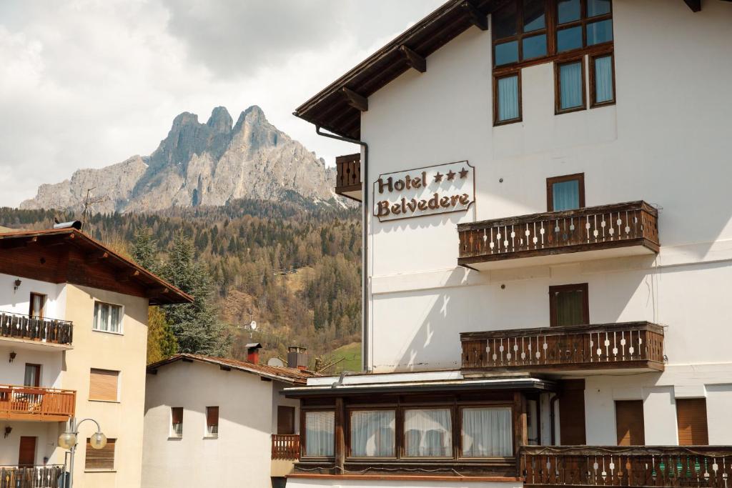 Nespecifikovaný výhled na hory nebo výhled na hory při pohledu z hotelu