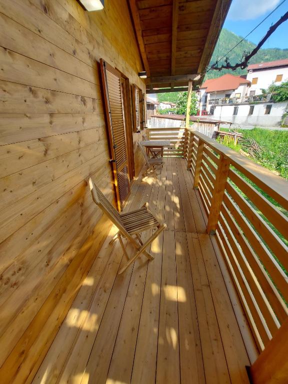 Rõdu või terrass majutusasutuses Apartma Mataj