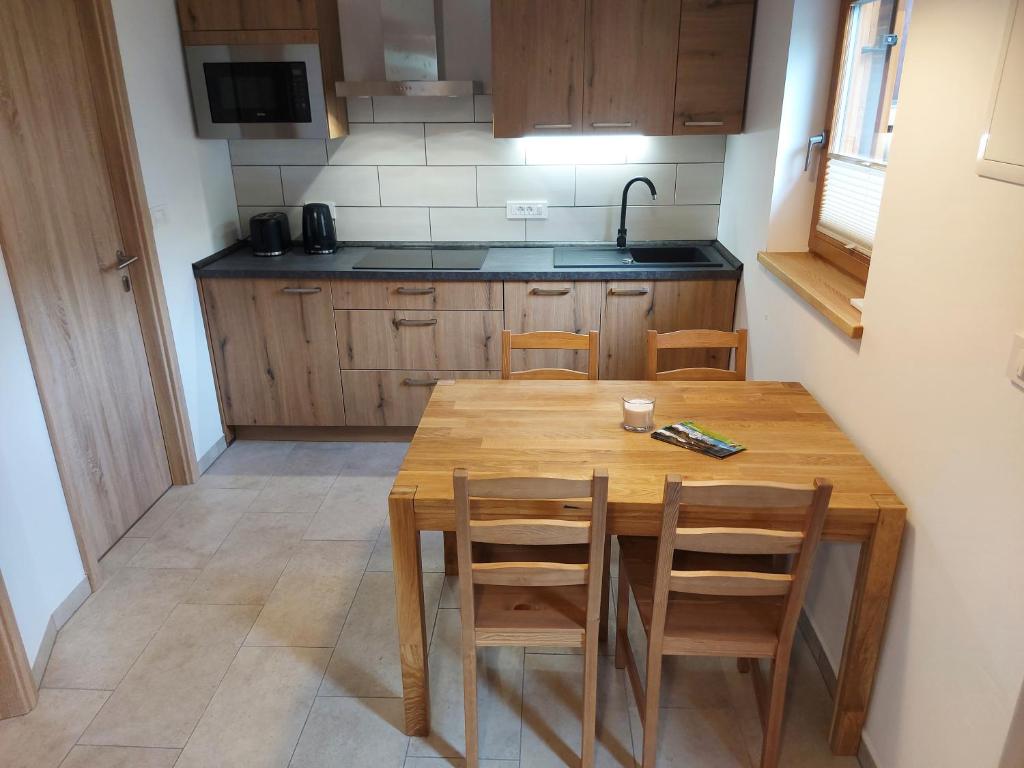 Köök või kööginurk majutusasutuses Apartma Mataj