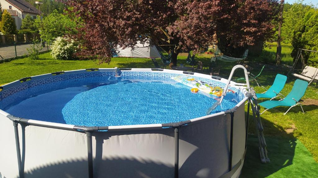 Bazén v ubytování Apartmán U Špýcharu nebo v jeho okolí