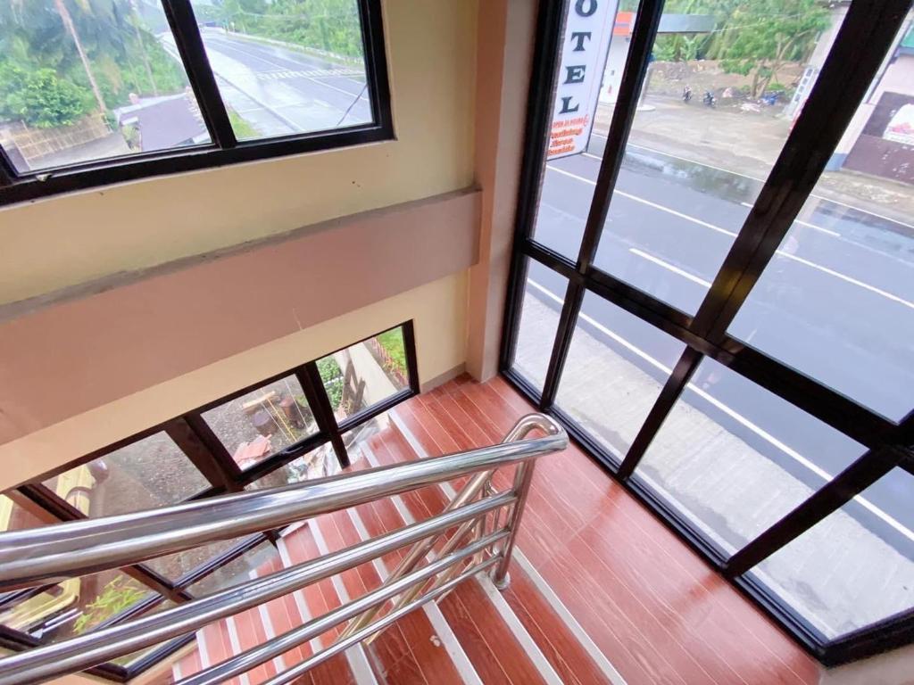 Fotografie z fotogalerie ubytování Red Palm Inn balcony room with Netflix v destinaci Baybay