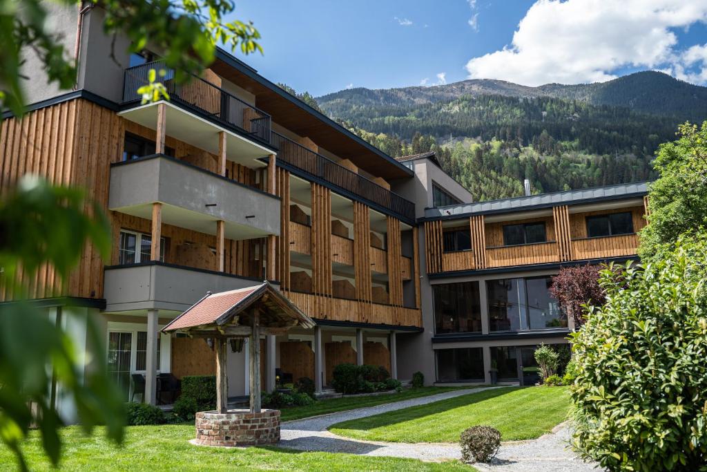Nespecifikovaný výhled na hory nebo výhled na hory při pohledu z hotelu