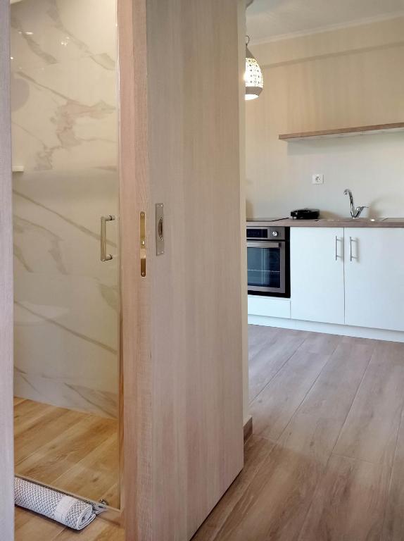 Lilly Apartments - 11