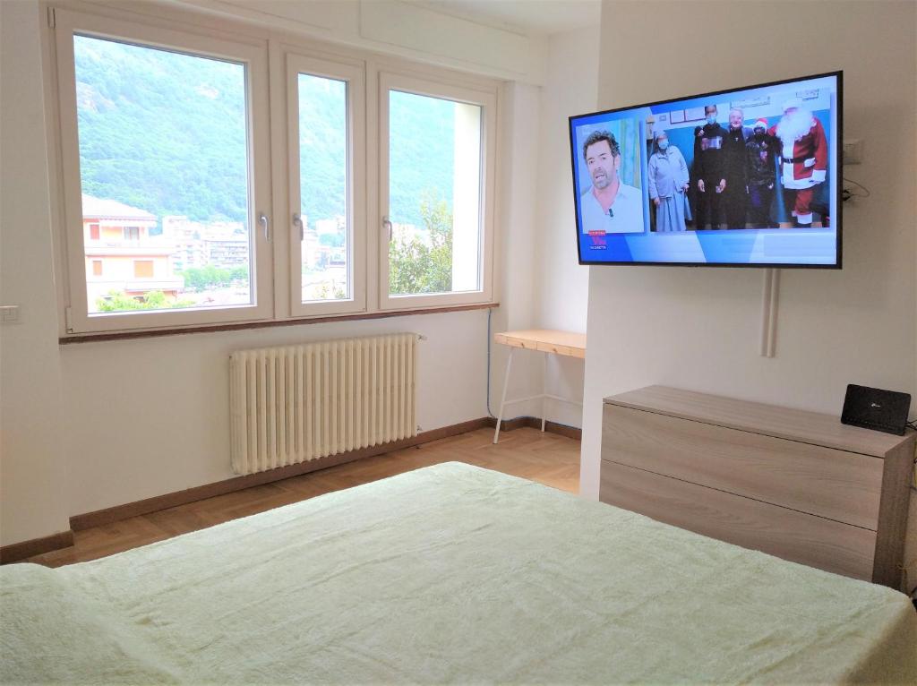 Telewizja i/lub zestaw kina domowego w obiekcie La Rosa del Lago
