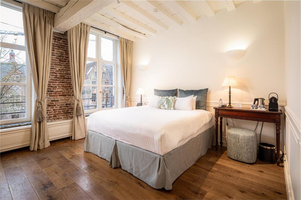 
 Executive Room with Canal View
