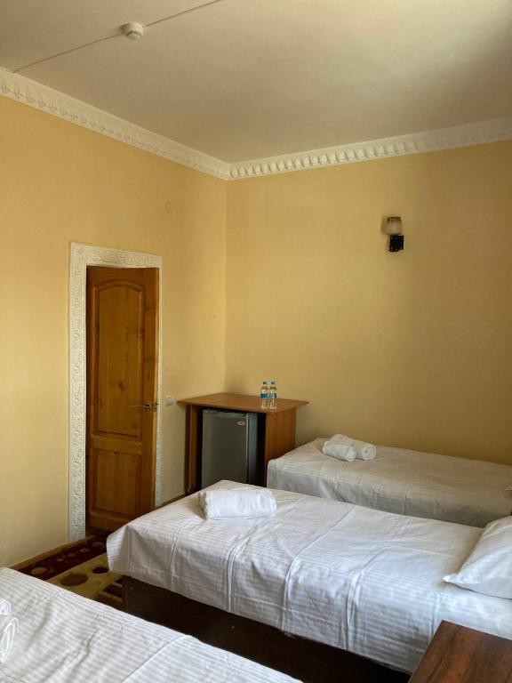 Bukhara Zaringiz - Habitación Triple Clásica
