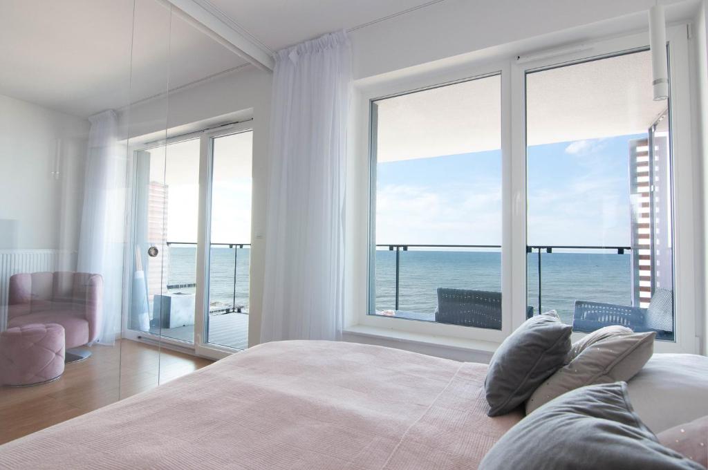Afbeelding uit fotogalerij van Apartament SAILOR z widokiem na morze - Nadmorski Luksus in Ustronie Morskie
