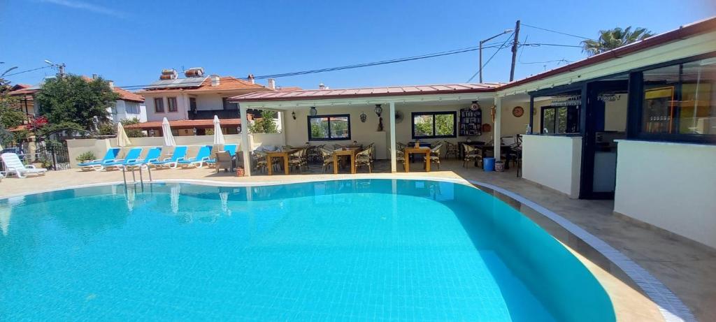 Bazén v ubytování Loya Vita Hotel nebo v jeho okolí