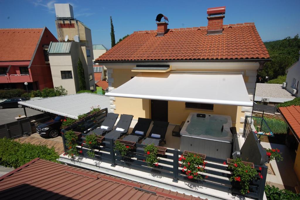 Budova, v ktorej sa apartmán nachádza