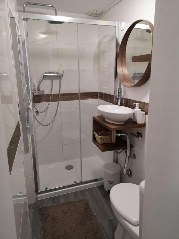 Lemon Tree House Coimbra - Courtyard garden with city views - 19