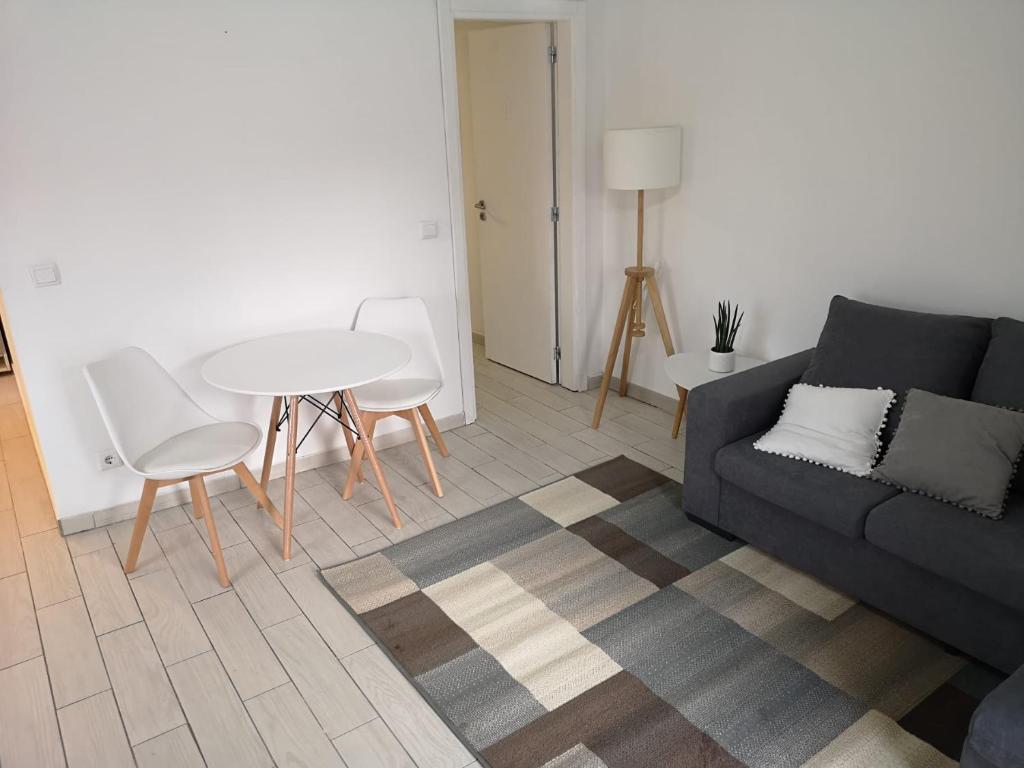 Lemon Tree House Coimbra - Courtyard garden with city views - 18