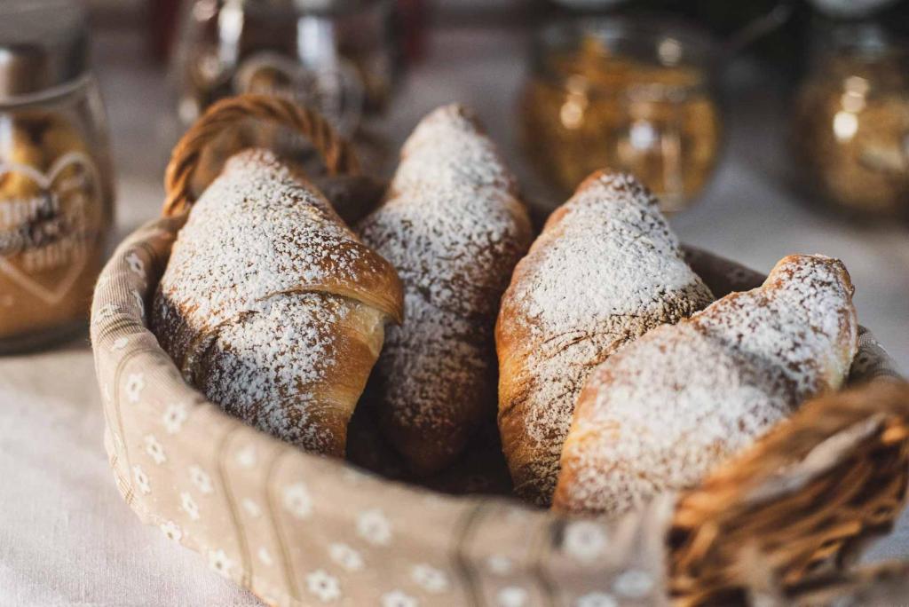 Jedlo v ubytovaní bed & breakfast alebo blízkom okolí
