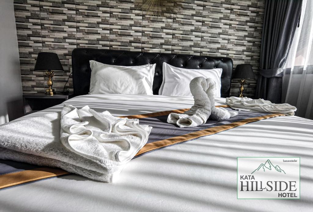 Postel nebo postele na pokoji v ubytování Kata Hillside Hotel