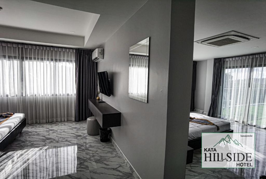 TV a/nebo společenská místnost v ubytování Kata Hillside Hotel