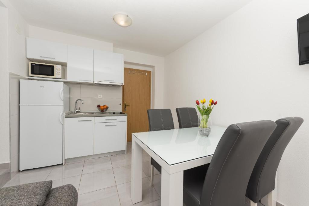 Kuchyňa alebo kuchynka v ubytovaní Apartments M&A