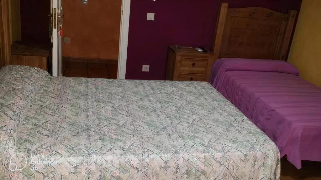 Cama o camas de una habitación en Hostal Velarde